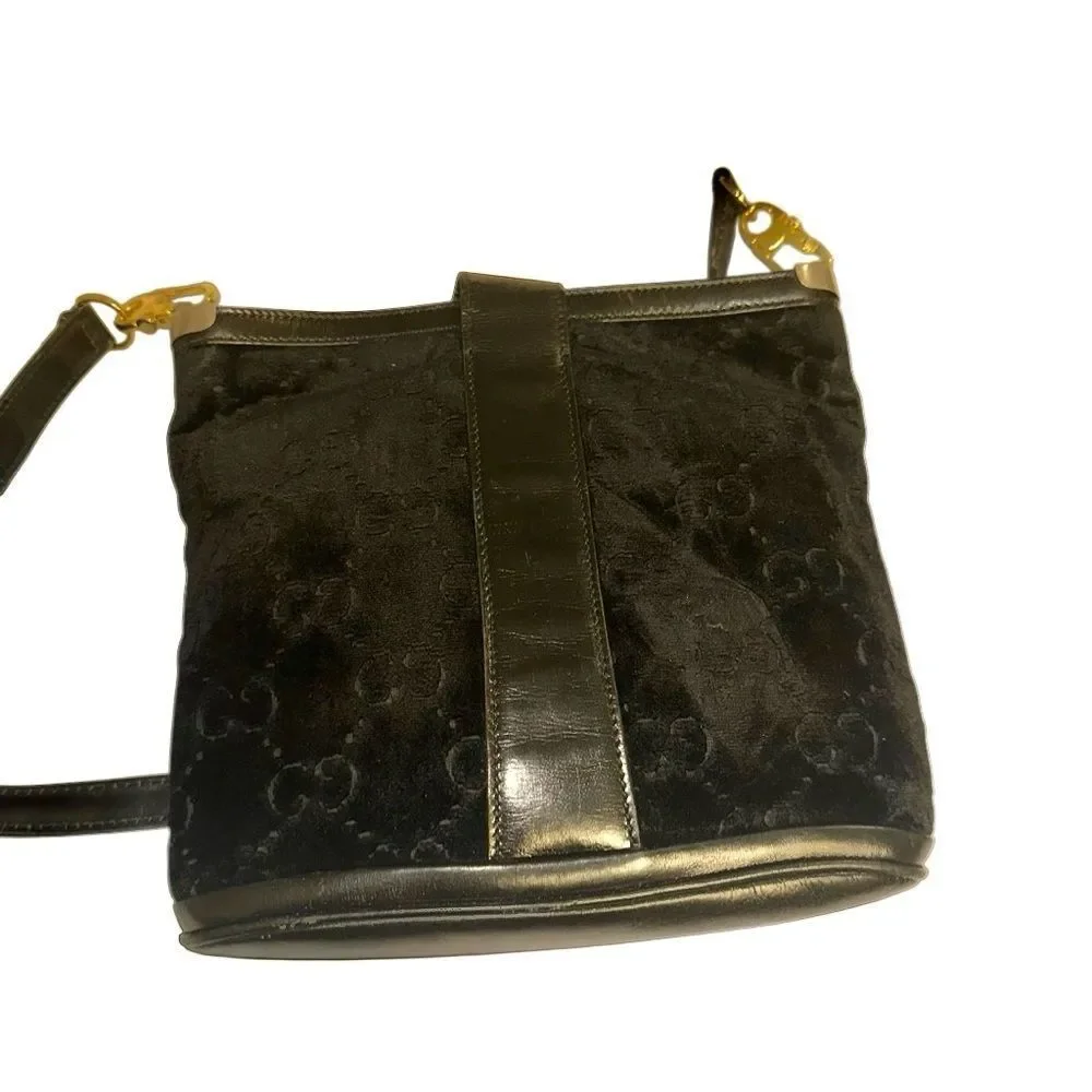Gucci Rare Black Shoulder Bag with Gold Accent - Picture 4 of 15